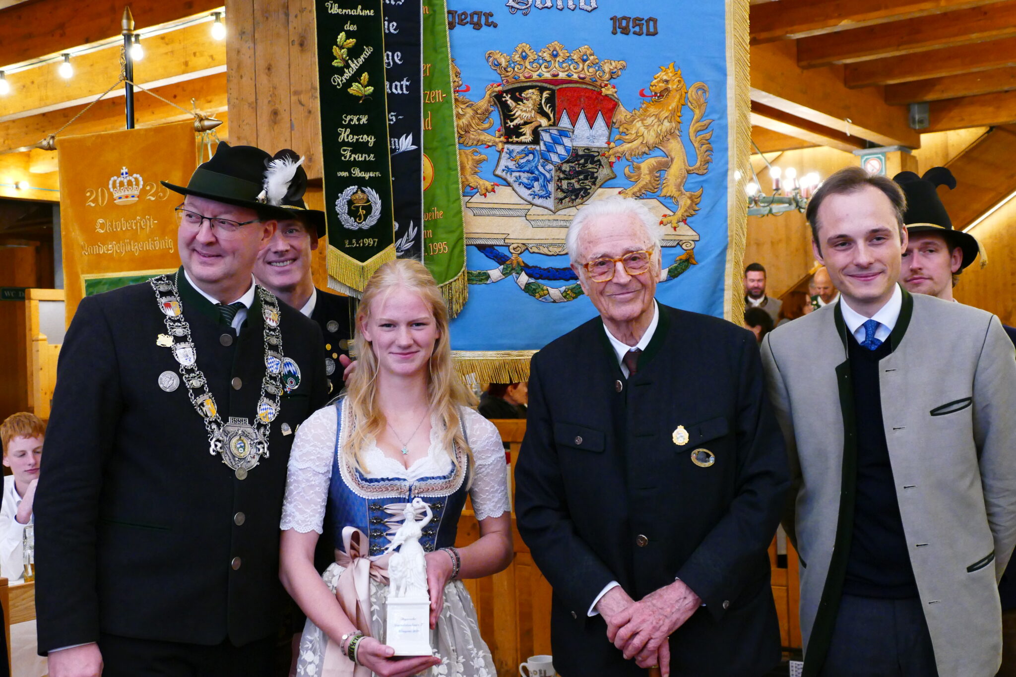 Böllerschießen zum Wiesn-Kehraus. Frontpicture Susanne Panhans